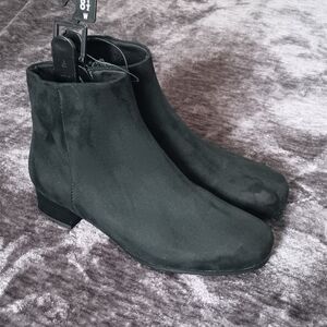 NWT Time And Tru Black Faux Suede Bootie Heels Womens Size:8.5